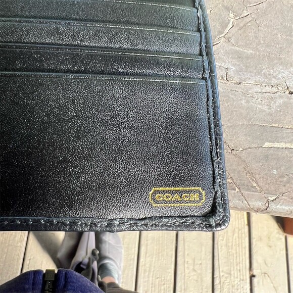 VINTAGE COACH Black Leather Trifold Wallet w Gold Logo Accent AUTHENTIC - Picture 9 of 10